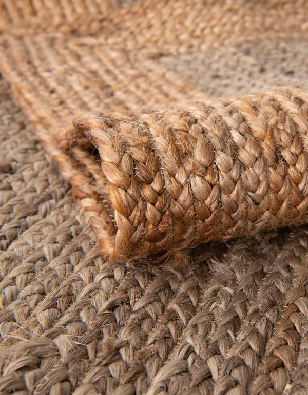 Handcrafted Two-Tone Braided Jute Round Area Rug for Cozy Living Room & Bedroom Decor