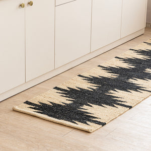 Natural Jute Rug with Scalloped Edges Eco-Friendly Hand braided Design