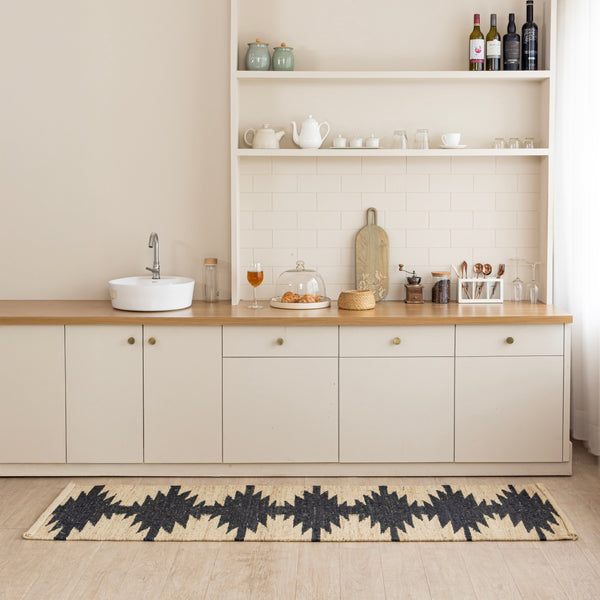 Handwoven Jute Rug with White Scalloped Border