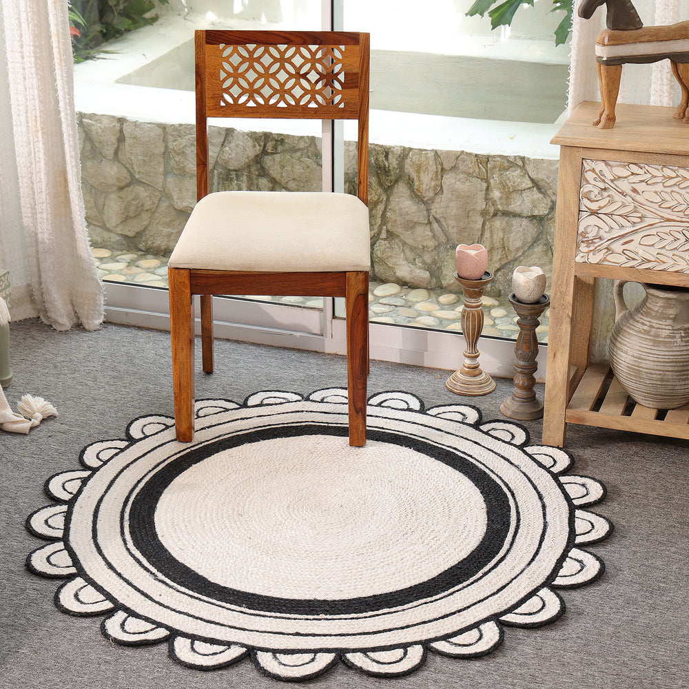 Handwoven Round Jute Rug – Black & White Braided Scalloped Area Rug | Boho Farmhouse Decor