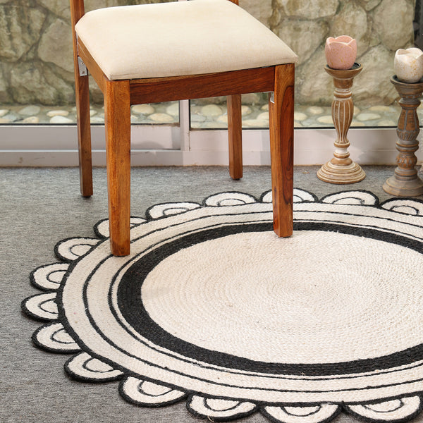 Handwoven Round Jute Rug – Black & White Braided Scalloped Area Rug | Boho Farmhouse Decor
