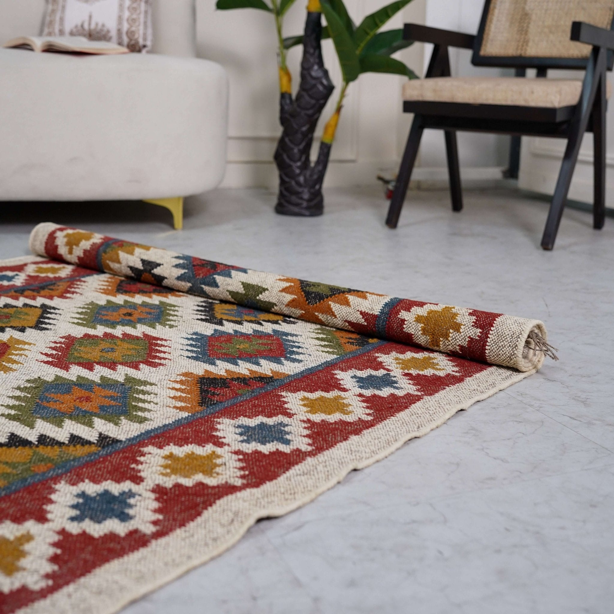 Geometric Kilim - Inspired Jute Wool Rug - Handcrafted Flatweave with Bold Tribal Pattern - Gahlot International