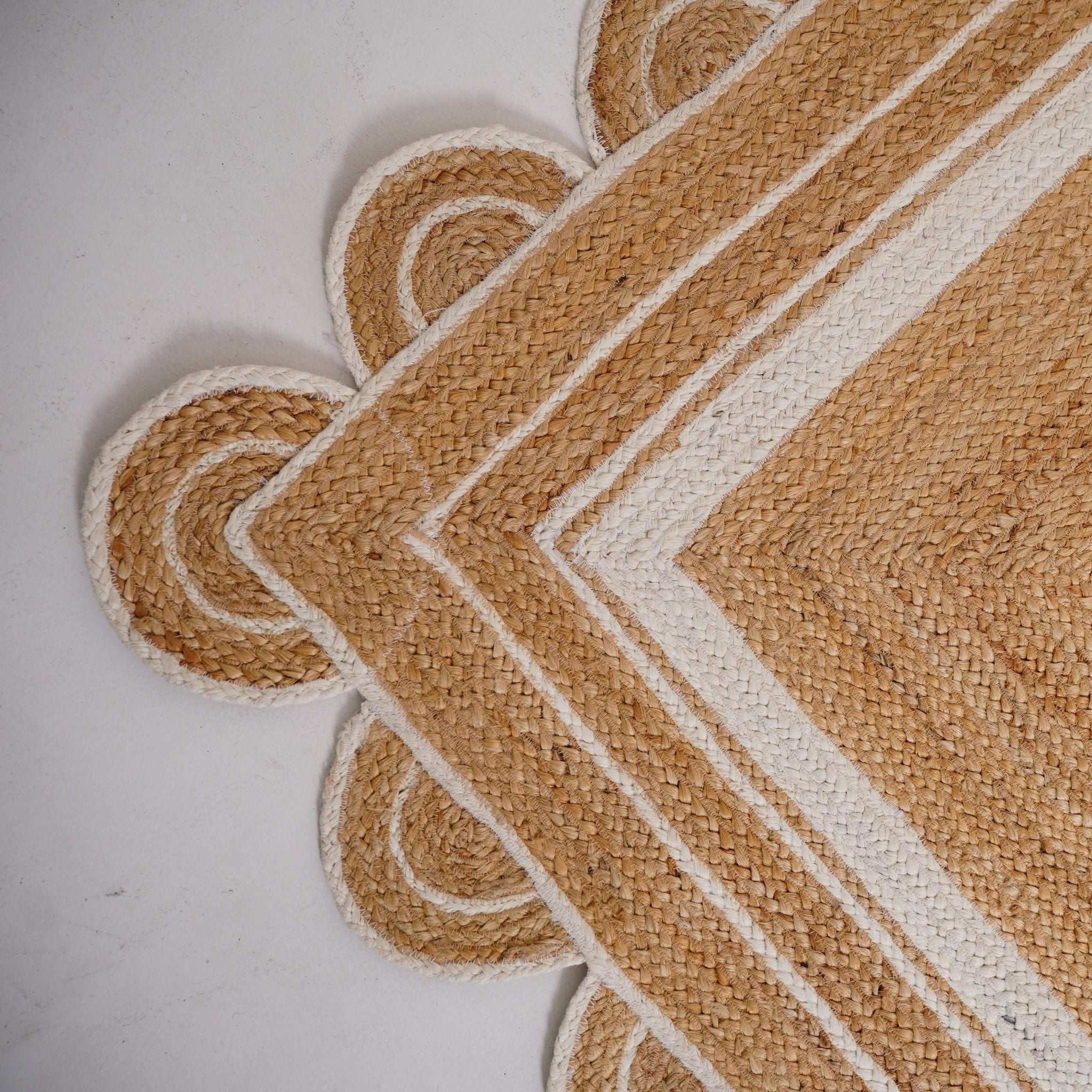 Hand - Braided Scalloped Border Hemp Rug - Natural Bohemian Charm - Gahlot International