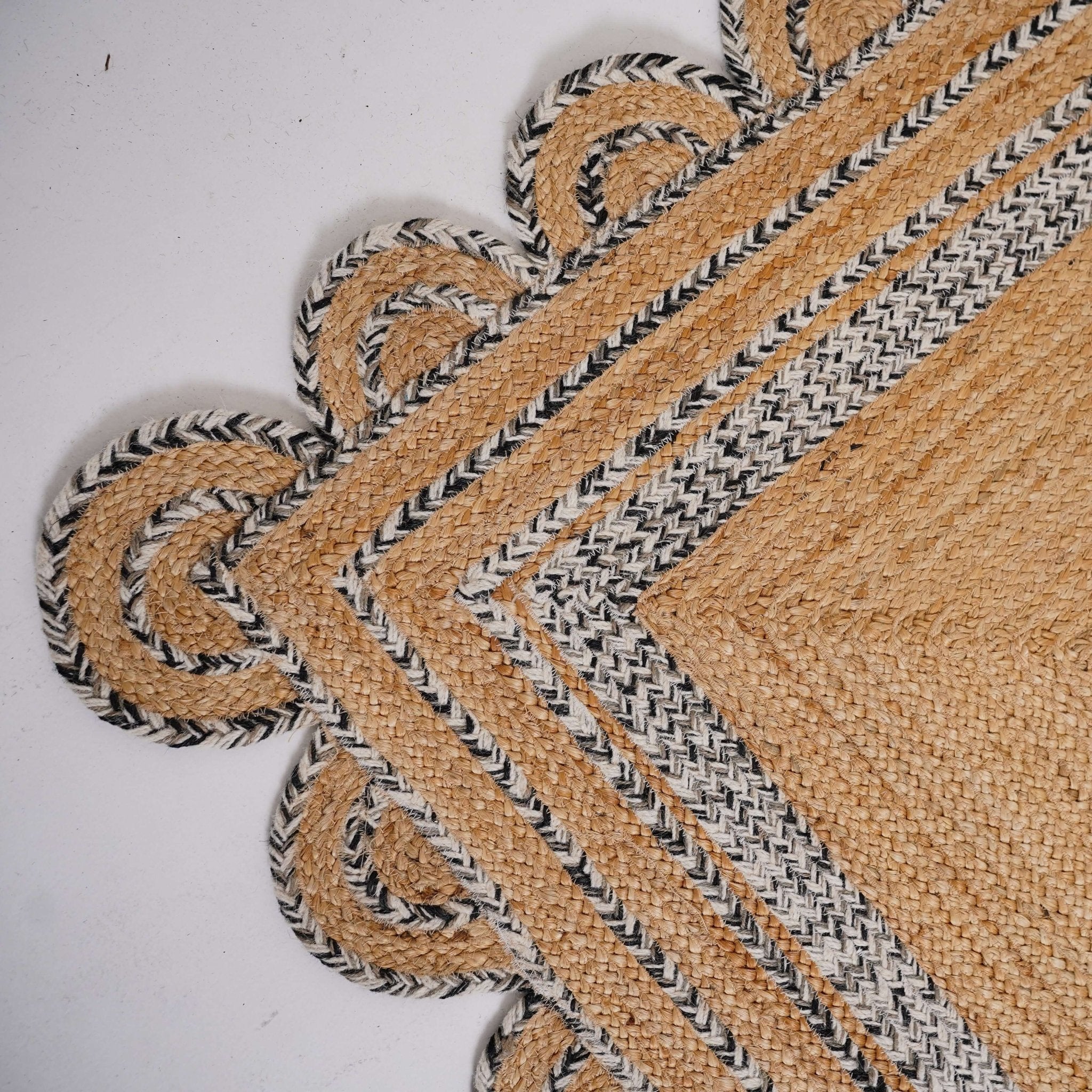 Hand - Braided Scalloped Border Hemp Rug - Natural Bohemian Charm - Gahlot International