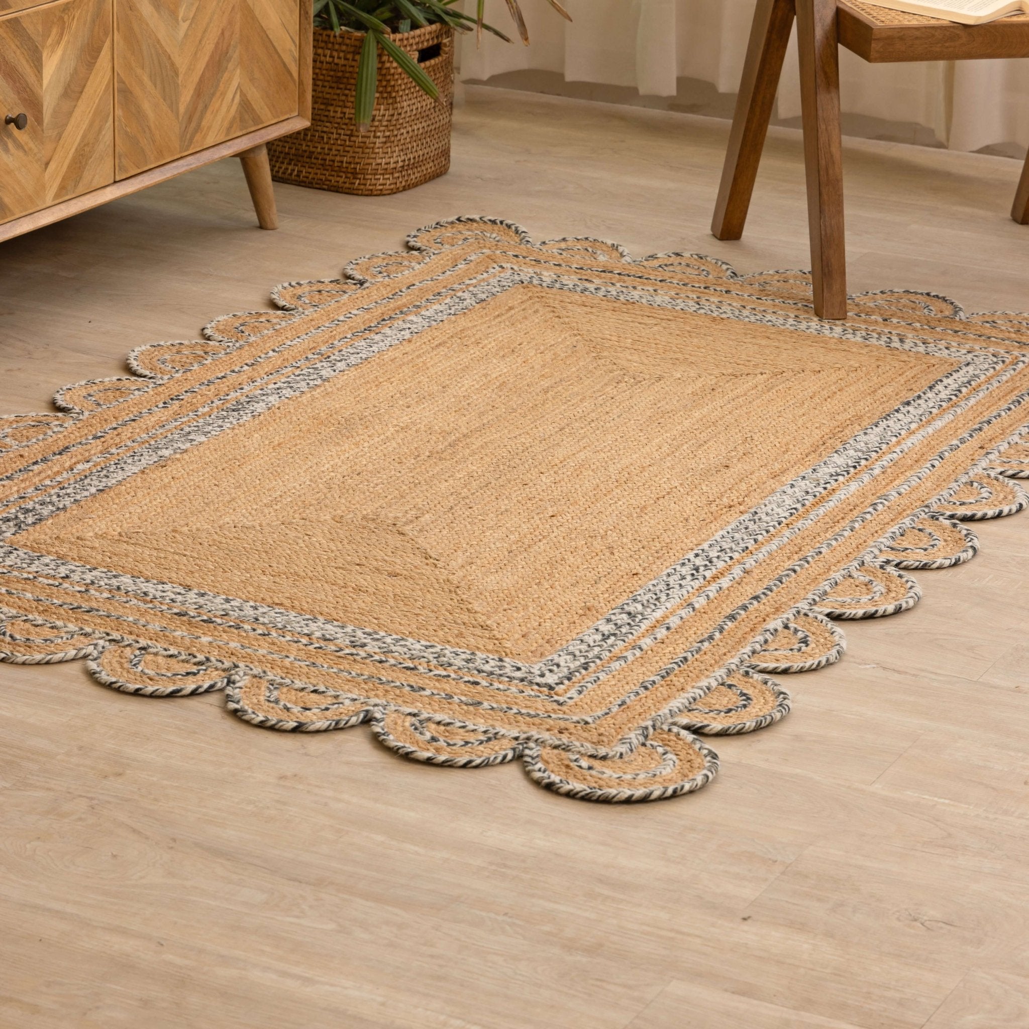 Hand - Braided Scalloped Border Hemp Rug - Natural Bohemian Charm - Gahlot International