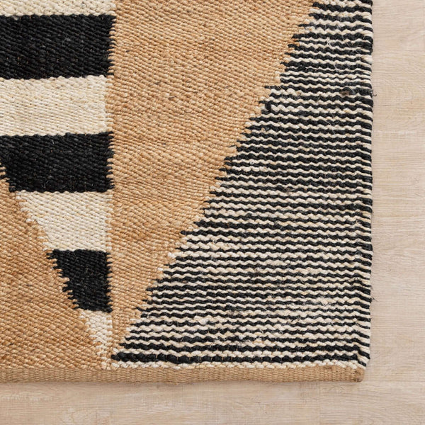 Handcrafted 100% Natural Hemp Rug ¬ Natural Black & White Diamond Design - Gahlot International